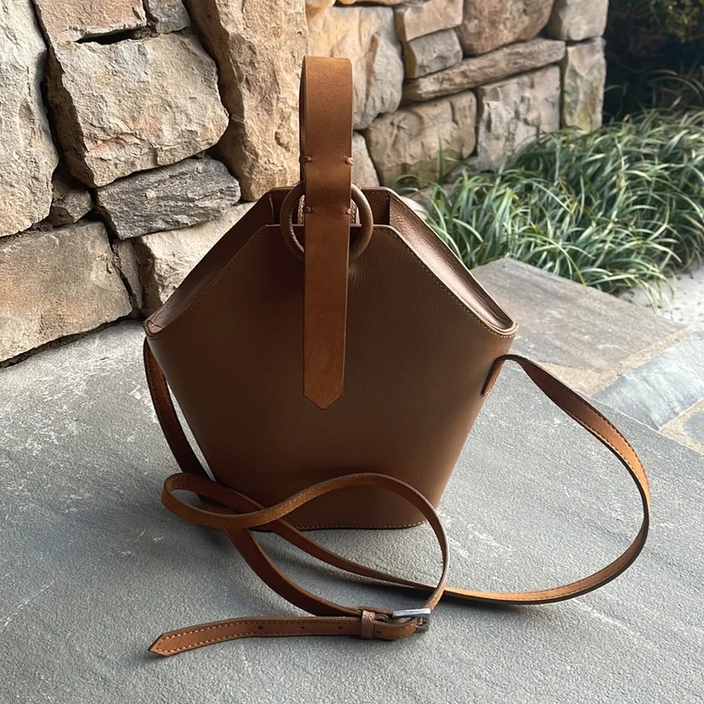 KAANAS NERO HEXAGON CROSSBODY